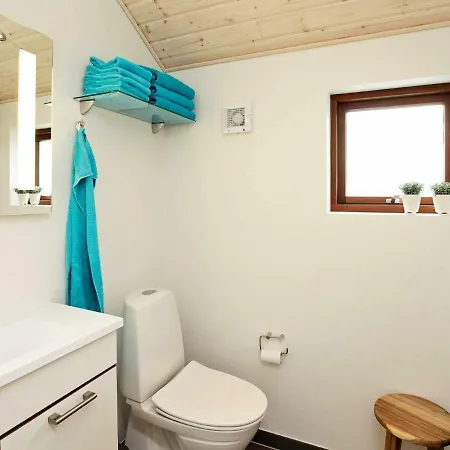 Four-bedroom Holiday In 53