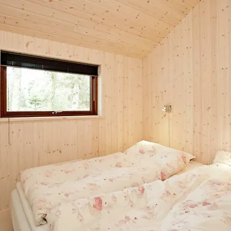 Four-bedroom Holiday In 53 *