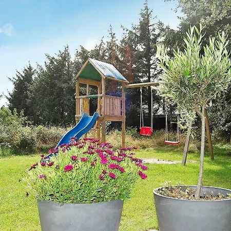 Four-bedroom Holiday In 53 Casa de Férias