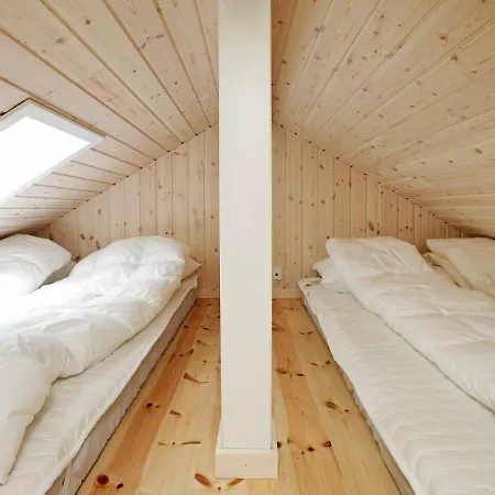 Four-bedroom Holiday In 53